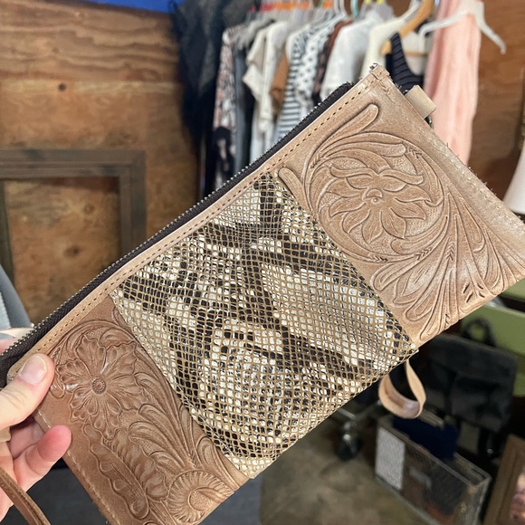 Sts handbag and matching wallet clutch - Picture 3 of 5